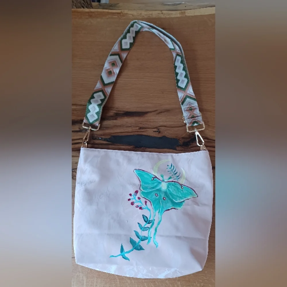 One of a kind handpainted luna moth bag - Picture 3 of 4